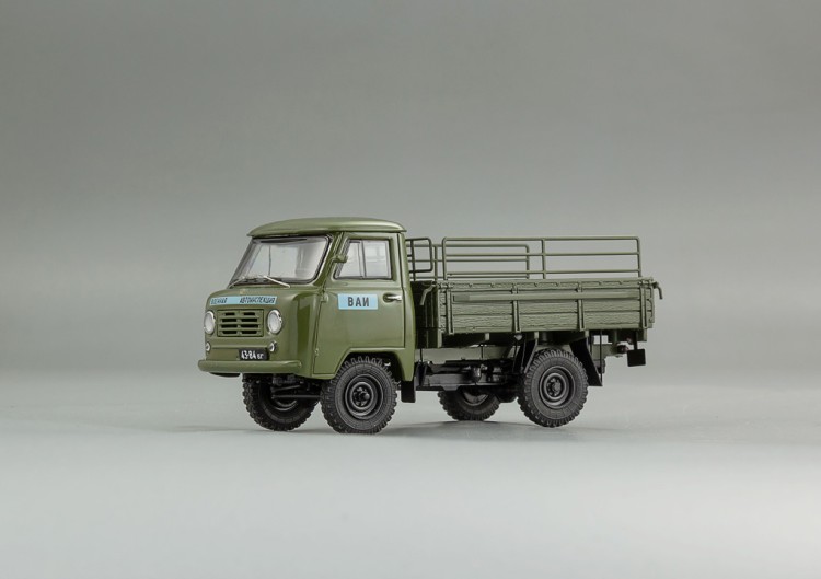 1:43 УАЗ 450Д «Военная Автоинспекция» МО СССР 1962 г. с аксессуарами в кузове