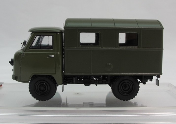 1:43 УАЗ 450Д "АКД-64" (передвижной армейский кинотеатр)