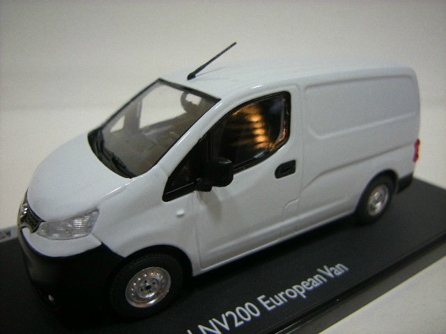 1:43 NISSAN NV200 European Van 2009
