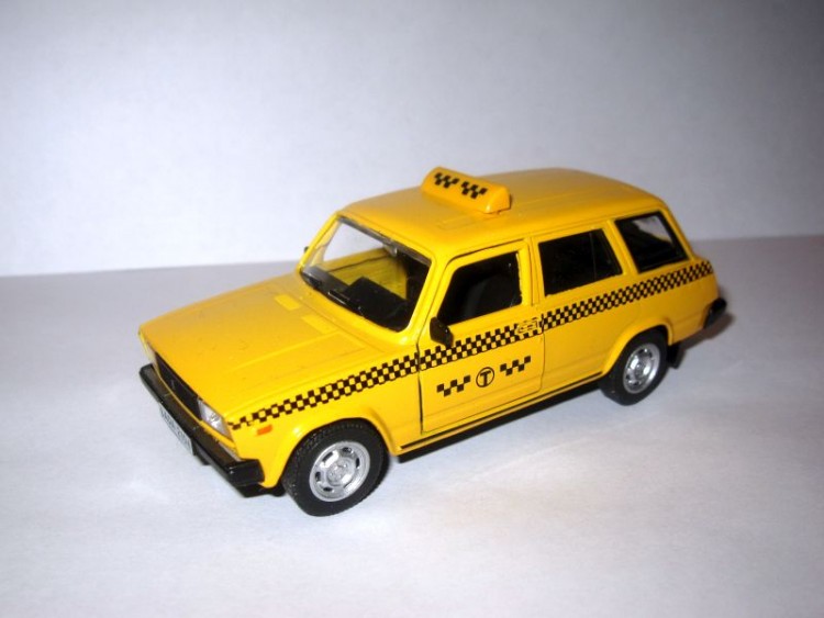 1:36 Lada 2104 Такси