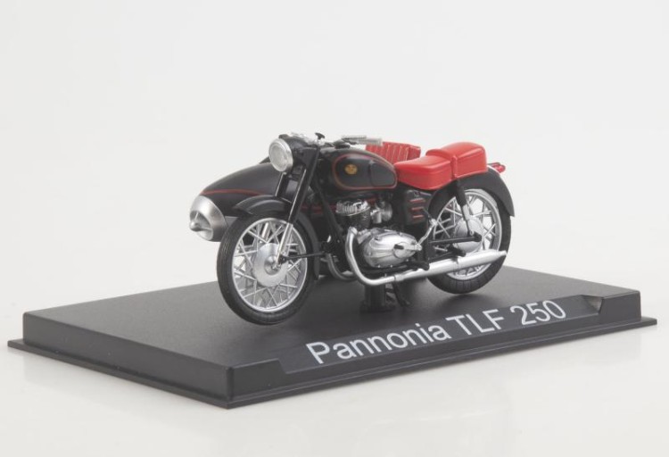 1:24 # 81 Pannonia TLF (с коляской Duna)