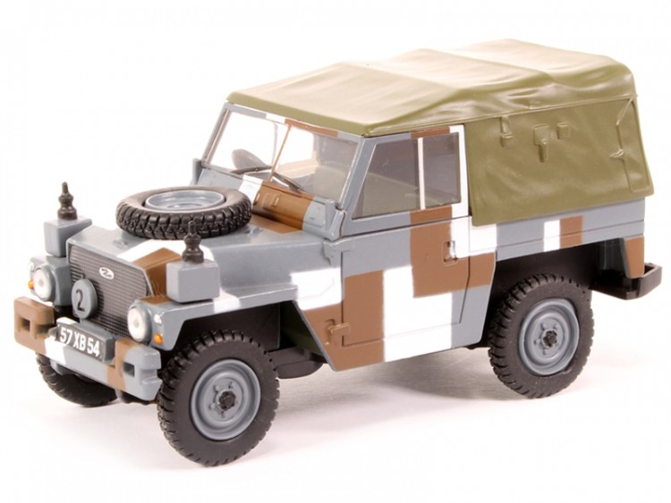 1:43 LAND ROVER Series III 1/2 Ton Lightweight с тентом Berlin camouflage Scheme 1972
