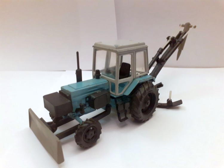 Купить 1:43 МТЗ-80 трактор с дробилкой - в Seven Models