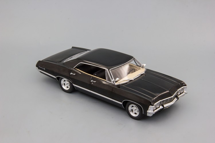 1:24 CHEVROLET Impala Sport Sedan 1967 (из телесериала "Supernatural")