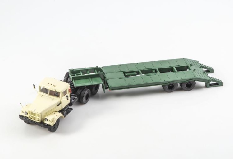 1:43 КРАЗ-258Б1 с п/п ЧМЗАП-5523, бежевый / зеленый