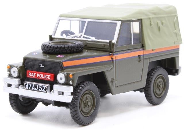 1:43 LAND ROVER Series III 1/2 Ton Lightweight Soft Top "RAF Police" (военная полиция) 1970