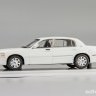 1:43 Lincoln Town Car 2011 (white)