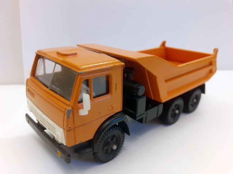 1:43 КАМский грузовик -5511 самосвал оранжевый