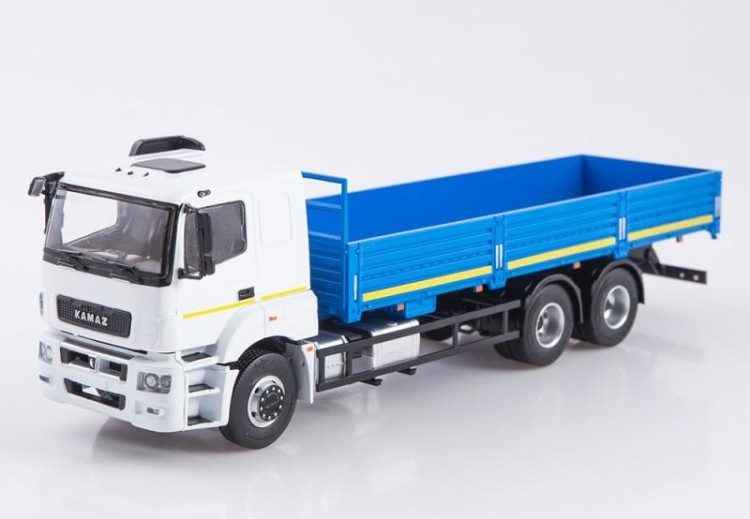 1:43 КАМский грузовик-65207-87 (S5) бортовой, белый / синий