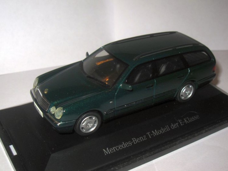 1:43 Mercedes-Benz T-Modell der E-klasse