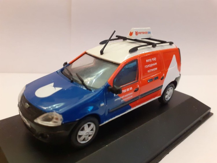 1:43 Lada Largus Фургон Petshop (Везу еду голодным котикам)