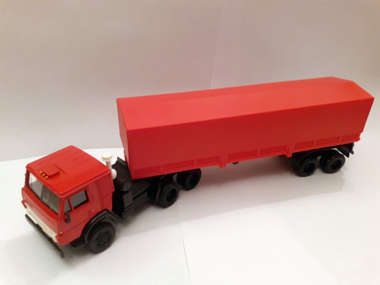 1:43 КАМский грузовик-5410 c полуприцепом (тент, красный)