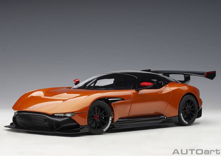 1:18 Aston Martin Vulcan - 2015 (orange)