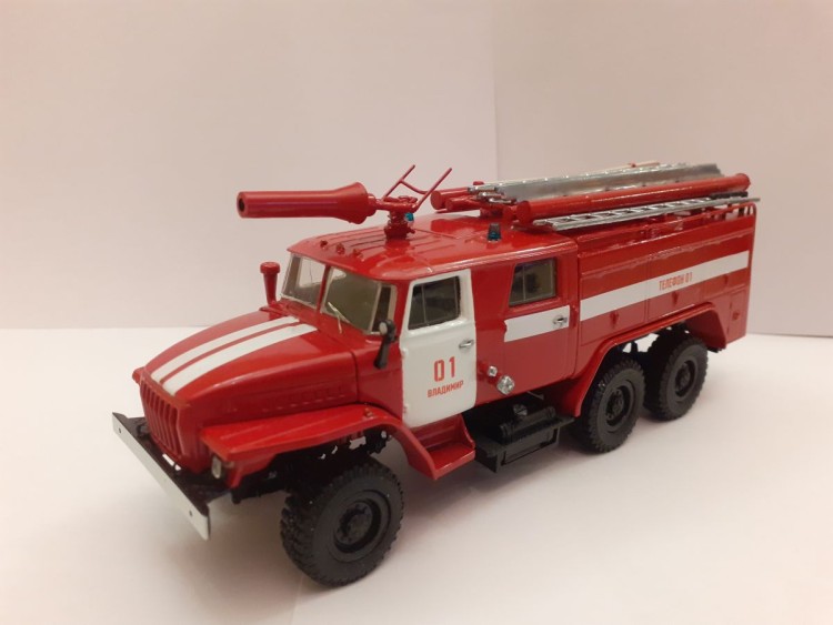 1:43 Пожарная цистерна АЦ-40 (4320) ПМ-102В