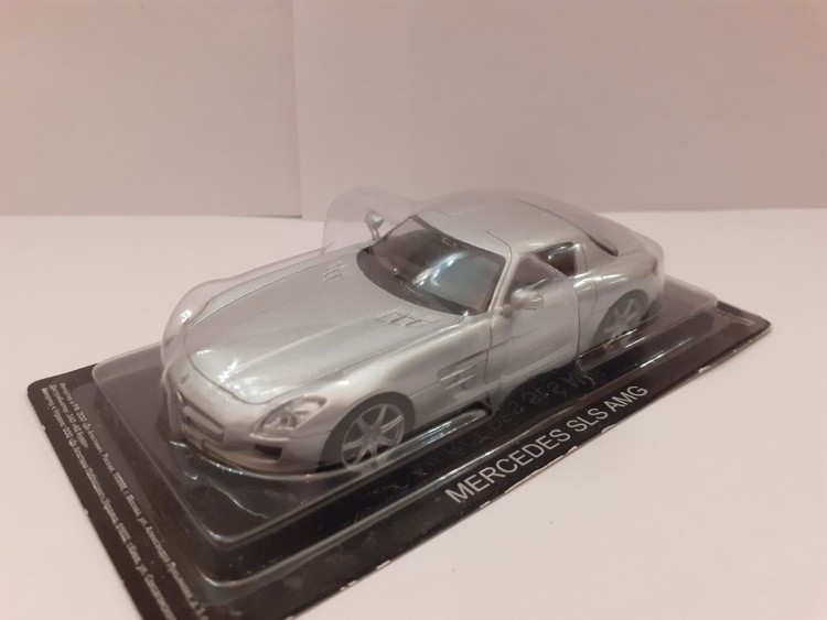 1:43 # 14 Mercedes Benz SLS AMG