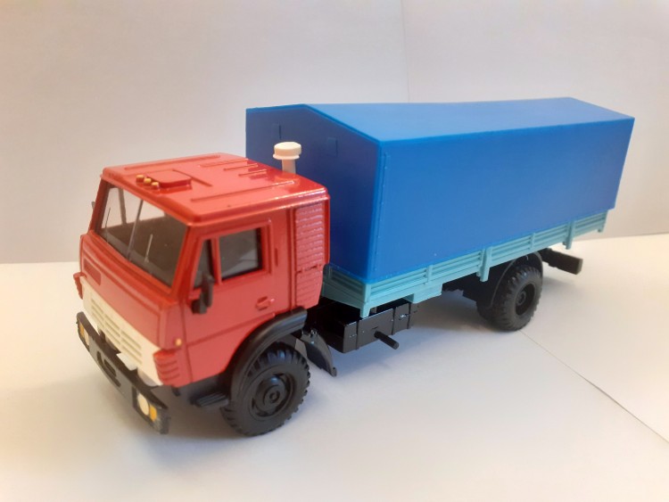 1:43 КАМский грузовик-5325 красный с синим тентом