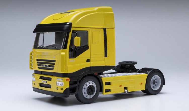 1:43 седельный тягач IVECO Stralis 2002 Yellow