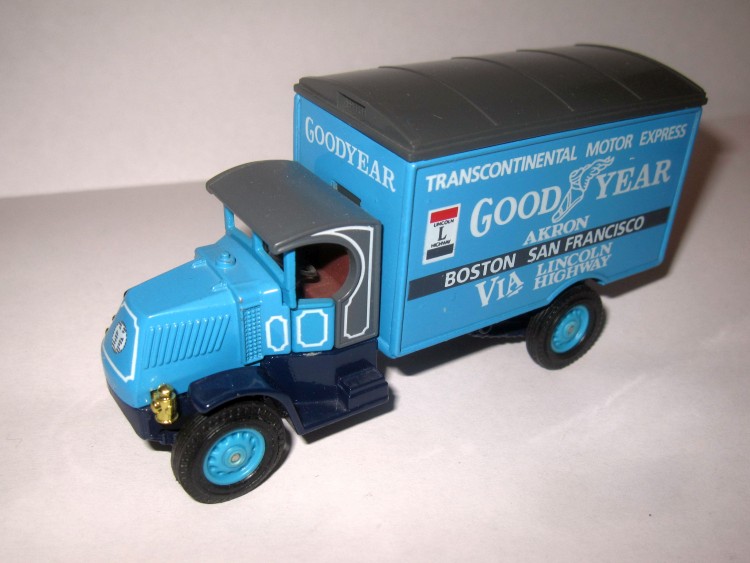 1:64 Mack Truck 1930 "Good Year"