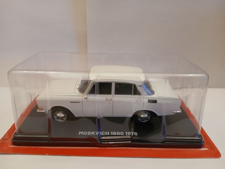 1:24 Москвич-2140 белый