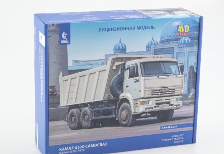 1:43 Сборная модель самосвал KAMский-6520