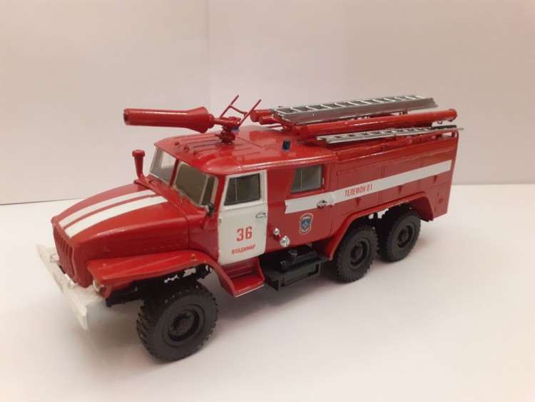 1:43 Пожарная цистерна АЦ-40 (4320) ПМ-102В