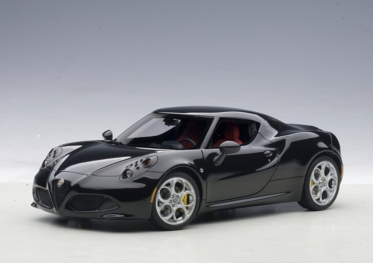 1:18 Alfa Romeo 4C 2013 (glossy black)