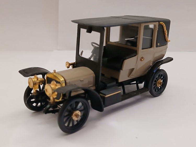 1:43 Руссо-Балт Ландоле (бежевый)