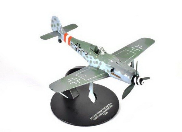 1:72 Focke-Wulf Fw-190D-9 Gerhard Barkhorn (301 победа) 1945