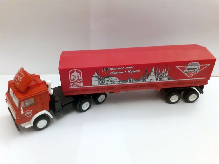 1:43 КАМский грузовик-5410 с полуприцепом Красный восток